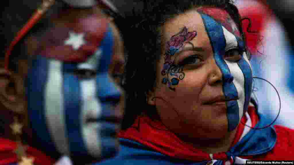 Exiliados cubanos en North Bergen, Nueva Jersey reaccionan ante la noticia de las protestas espontáneas en Cuba.&nbsp;Foto:&nbsp;REUTERS/Eduardo Muñoz.