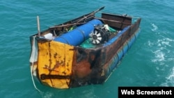 Embarcación impovisada en la que los 14 cubanos intentaban escapar de la isla. (Foto cortesía U.S. Coast Guard).