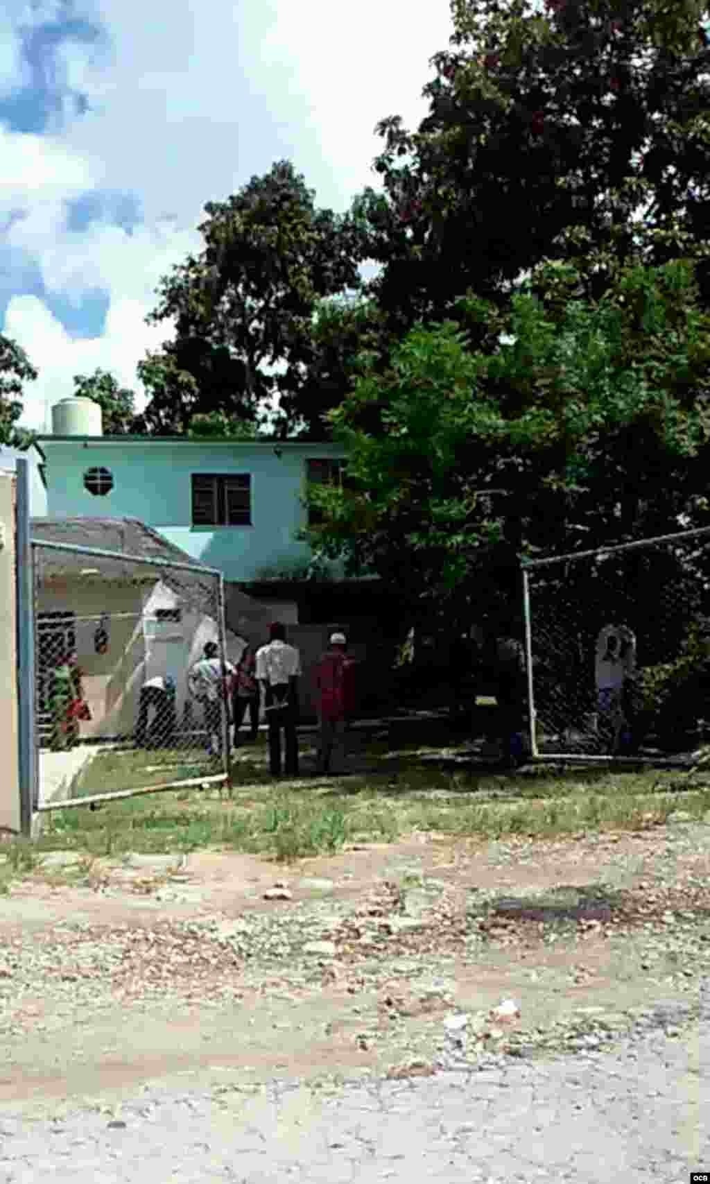 Entrando a la sede de Cubalex