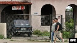 Una casa con garaje a venta en La Habana. EFE.