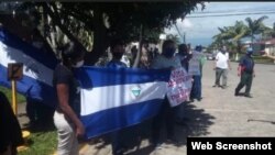 Nicaragüenses realizan vigilia ante la sede de la OEA en Costa Rica. (Captura de imagen/Radio Corporación)