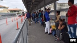 Cubanos bloqueados en la frontera de EE.UU con Nuevo Laredo, México. 