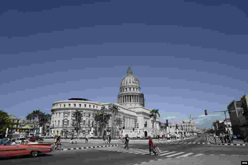 Vista del Capitolio de La Habana. Foto Makintalla