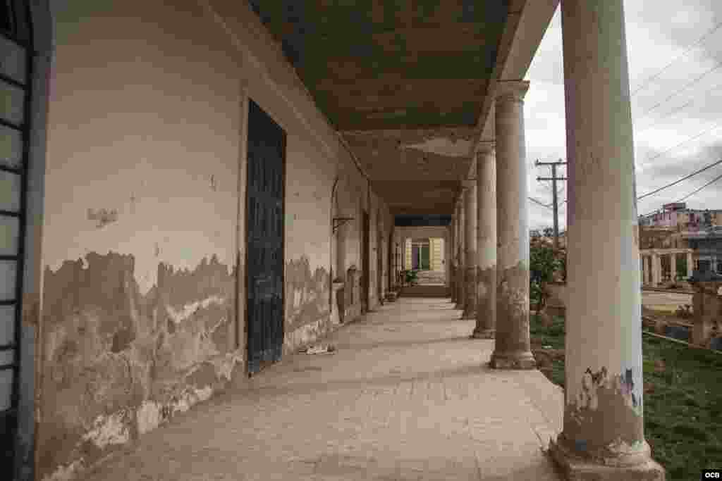 Portal lateral de la residencia donde murió Máximo Gómez.