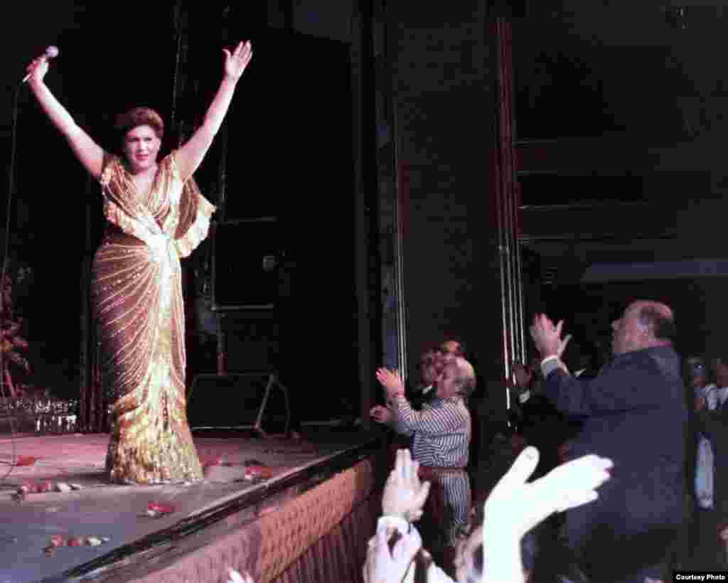 Olga Guillot en Madrid 1984-85. Fotos: cortes&iacute;a de Olga Mar&iacute;a Touzet y Guillot.