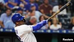 El pelotero cubano Jorge Soler (Reales de Kansas City) conecta un jonrón el 4 de septiembre de 2019 contra los Tigres de Detroit. (Jay Biggerstaff-USA Today-Reuters).