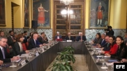 Los cancilleres y representantes de 17 países de América y el Caribe se reúnen en Lima una reunión convocada de urgencia por Perú, para buscar una posición conjunta y propiciar una salida negociada a la crisis política y social en Venezuela.