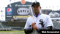 José Pito Abreu, con el uniforme de las Medias Blancas de Chicago.