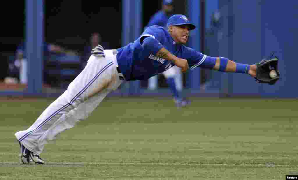 Yunel Escobar, en un partido entre los Azulejos de Toronto y los Angelinos. 