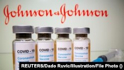 Vacuna Johnson & Johnson de dosis única contra el COVID-19. (REUTERS/Dado Ruvic/Illustration/File Photo)