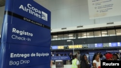 El mostrador de Copa Airlines en la ciudad de Panamá. Copa Airlines dijo que se trata de una medida "fuera del control de la Empresa" que impactará los planes de viaje de sus pasajeros.