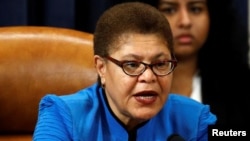 Karen Bass, demócrata por California. Patrick Semansky/Pool via REUTERS