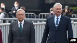 Díaz-Canel y López Obrador en la Plaza del Zócalo durante ceremonias del Día de la Independencia de México.