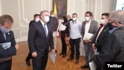 El presidente Duque se reúne con miembros del partido FARC.