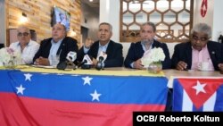 De izquierda a derecha Carlos Ruiz, Ariel Montaya, Pablo Medina , Alberto Nuñez y Freddy Solórzano , durante la conferencia de prensa en Doral.