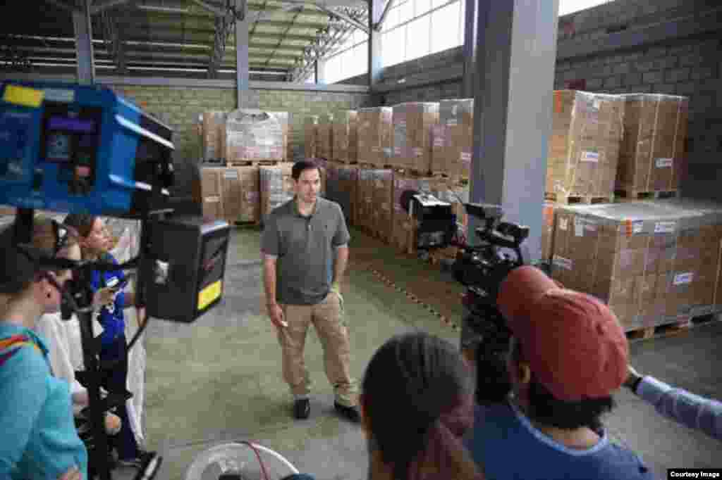 Rubio visita la sede en Cúcuta donde se almacena la ayuda humanitaria en de la USAID. (Fotos cortesía de la oficina del senador Rubio)