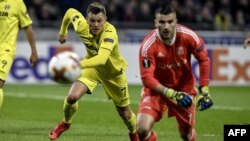 El jugador ruso Denis Cheryshev, con camiseta roja, se convirtió en la estrella del partido de su selleción ante Arabia Saudí con resultado 5-0 en el partido inaugural del Mundial Rusia 2018.