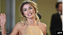 Ana de Armas, actriz de origen cubano.