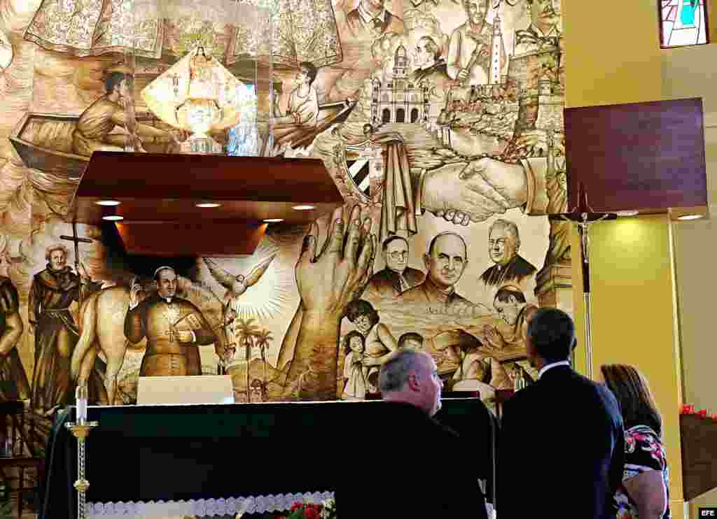 Barack Obama visita la Ermita de la Caridad, en Miami. 