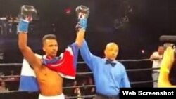 El árbitro declara ganador al cubano Leduán Barthelemy.