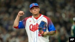 Yariel Rodríguez durante un juego del pasado Clásico Mundial de Béisbol, en Australia. (AP/Toru Hanai/Archivo)