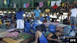 Cubanos en un albergue en el pueblo de La Cruz, Guanacaste, Costa Rica. Foto Archivo