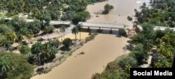 Puente destruido por las inundaciones en la carretera que conecta a Imías con la ciudad de Guantánamo. (Facebook/Abraham Gamboa)