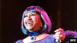 La cantante cubana Celia Cruz durante un concierto. (EFE-Imagen de Archivo)