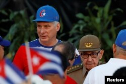 Raúl Castro y Miguel Díaz-Canel el 5 de mayo de 2023 en La Habana.