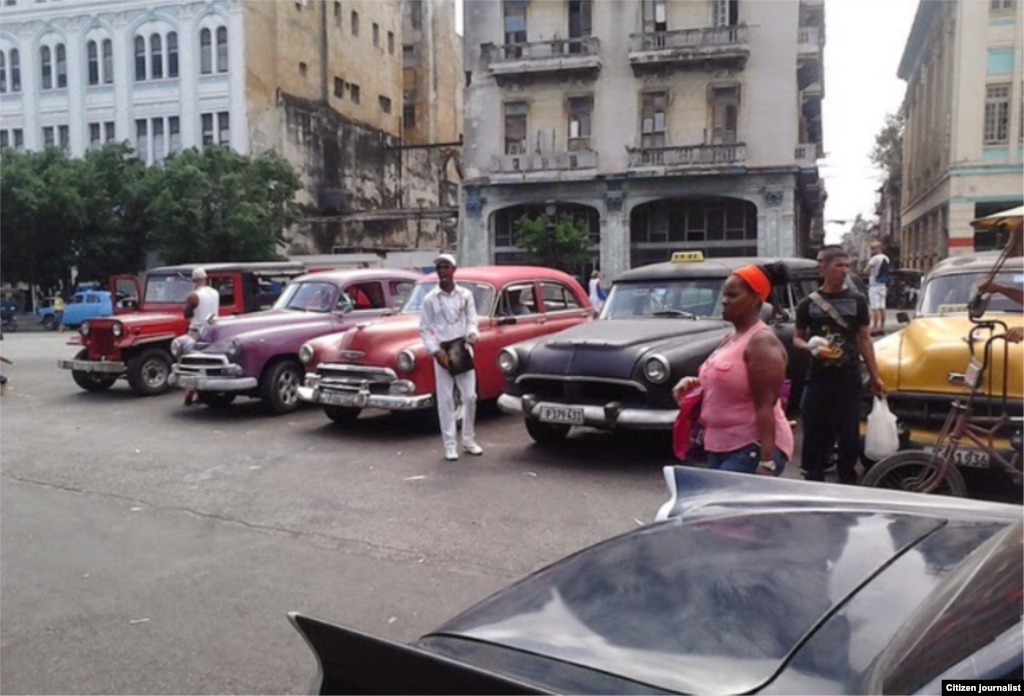 Autos que prestan servicio de alquiler