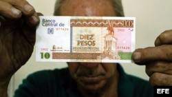 Un billete de pesos convertibles.