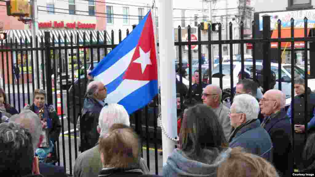 Mitin de exiliados cubanos en Union City, New Jersey. (Foto: Chuck Forcucci)