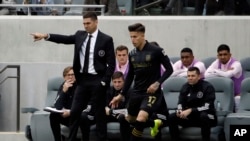 El mánager de Inter Miami CF Diego Alonso da instrucciones al equipo. AP Photo/Marcio Jose Sanchez