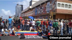 Fotos en la redes sociales: saqueos a mercados 