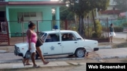 La policía arresta al periodista independiente Rolando Rodríguez Lobaina. (Archivo)