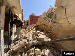 Destrucción por doquier tras el poderoso sismo en Amizmiz, Marruecos. (REUTERS/Abdelhak Balhaki)