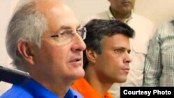 Los líderes opositores venezolanos Leopoldo López (d) y Antonio Ledezma.