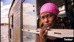 Fotografía titulada "Ferry to Regla, Havana", de Peter Turnley.