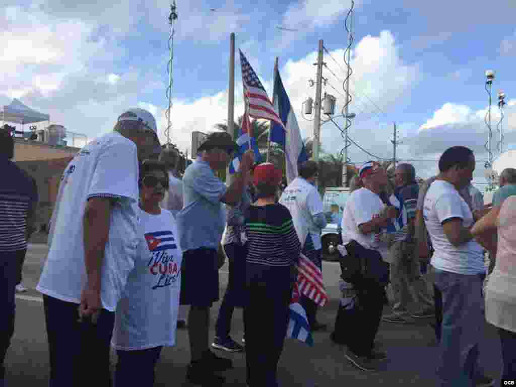 Cubanos desbordan la Calle 8 de la Pequeña Habana, en Miami, en una concentración por la libertad de Cuba.