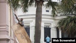 Floridanos protegen sus propiedades.