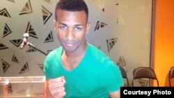 Rancés Barthelemy, invicto boxeador cubano, está a un paso de pelear por la corona mundial profesional en el peso super-pluma.