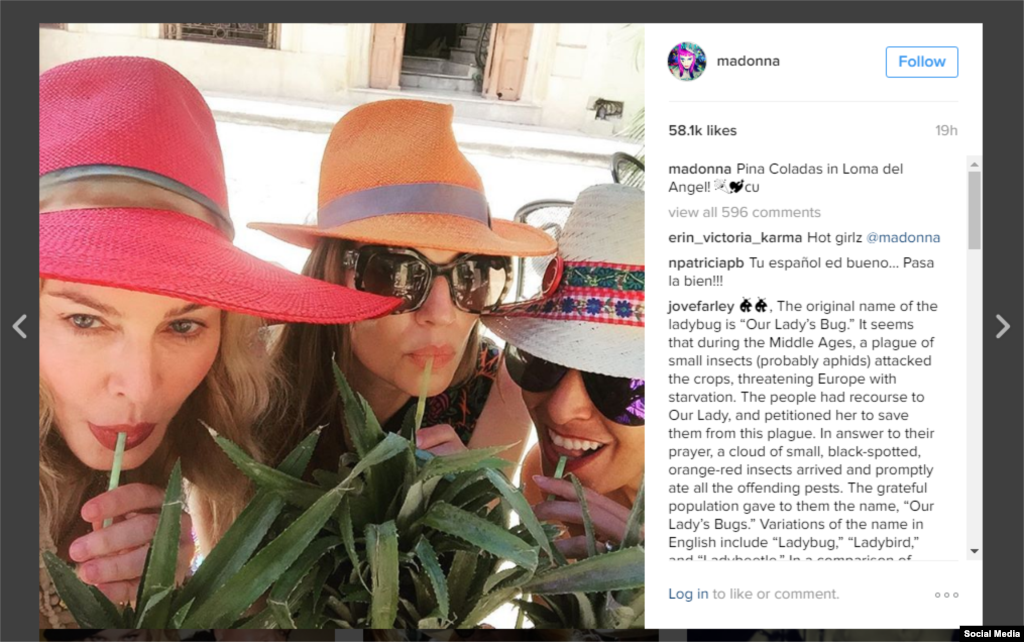 Madonna publicó en su cuenta de Instragram una foto tomando Piña colada en La Loma del Angel. 