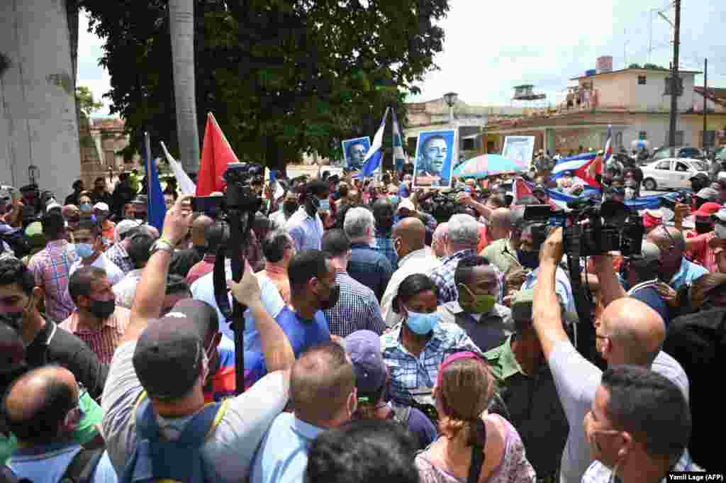 Miguel D&#237;az-Canel visita San Antonio de los Ba&#241;os, en medio de protestas contra su gesti&#243;n