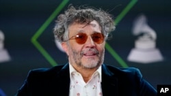 Fito Páez llega a la 22ª Entrega Anual del Latin Grammy en Las Vegas el 18 de noviembre de 2021. (Foto de Eric Jamison/Invision/AP, Archivo)