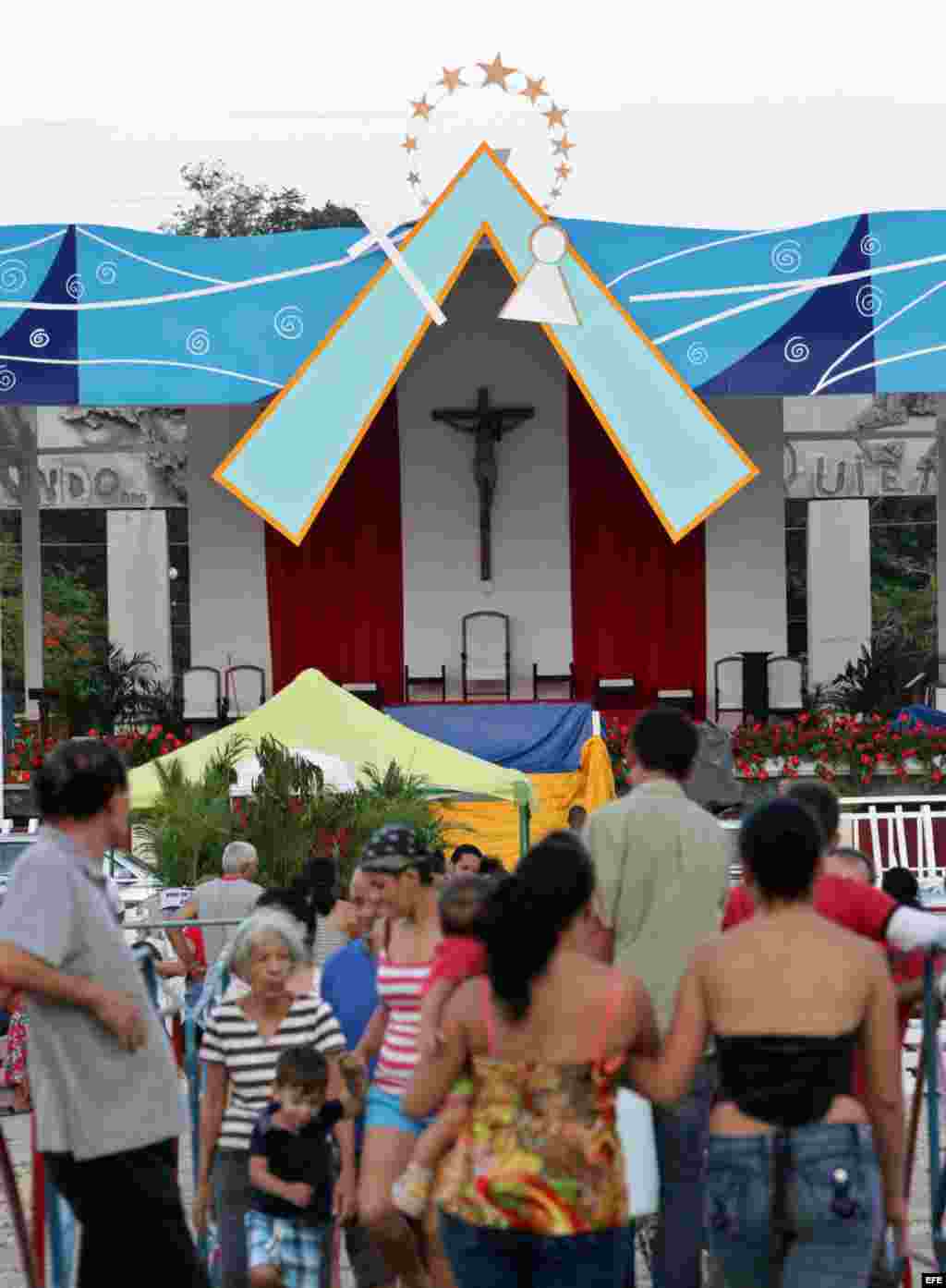 Preparativos para recibir el Papa en Holguín.