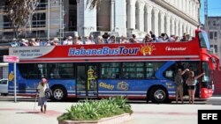 Una pareja de turistas en La Habana (Cuba) febrero de 2016,