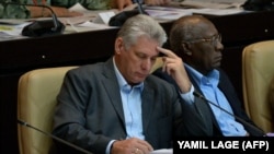 El gobernante cubano Miguel Díaz-Canel durante un debate en la Asamblea Nacional del Poder Popular. (Yamil Lage/AFP/Archivo)