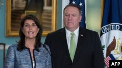 Mike Pompeo y Nikki Haley 