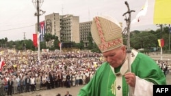 El Papa Juan Pablo II en la misa en la Plaza de la Revolución el 25 de enero de 1998. 